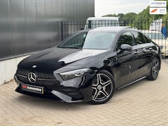 Mercedes-Benz A-klasse - 180 AMG Night | Panorama | Ambient | Camera | Stoelverwarming