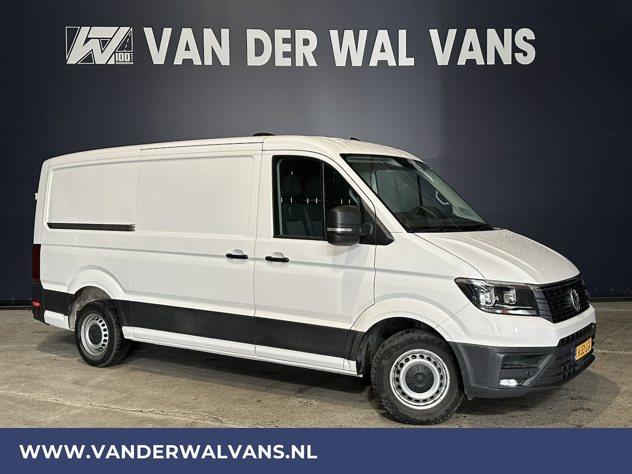 Volkswagen Crafter - 2.0 TDI 141pk L3H2 L2H1 Euro6 Airco | Camera | Navigatie | 3000kg trekhaak Apple Carplay, - AutoWereld.nl