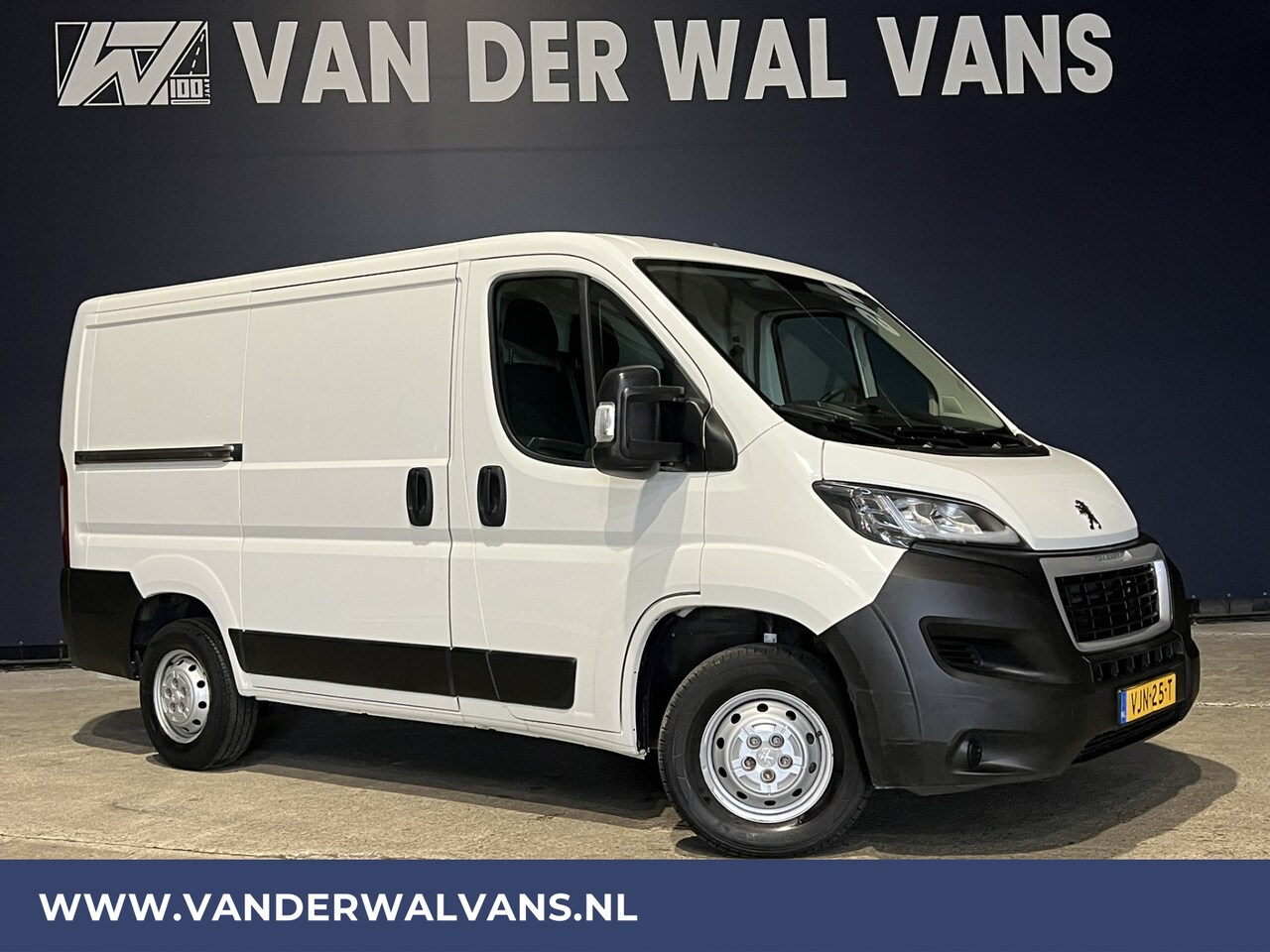Peugeot Boxer - 2.2 BlueHDi 120pk L1H1 Euro6 Airco | Camera | Navigatie | Trekhaak | Cruisecontrol Parkeer - AutoWereld.nl