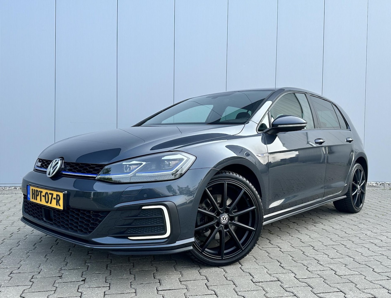 Volkswagen Golf - 1.4 TSI GTE 204PK Facelift Aut LED 19'' - AutoWereld.nl