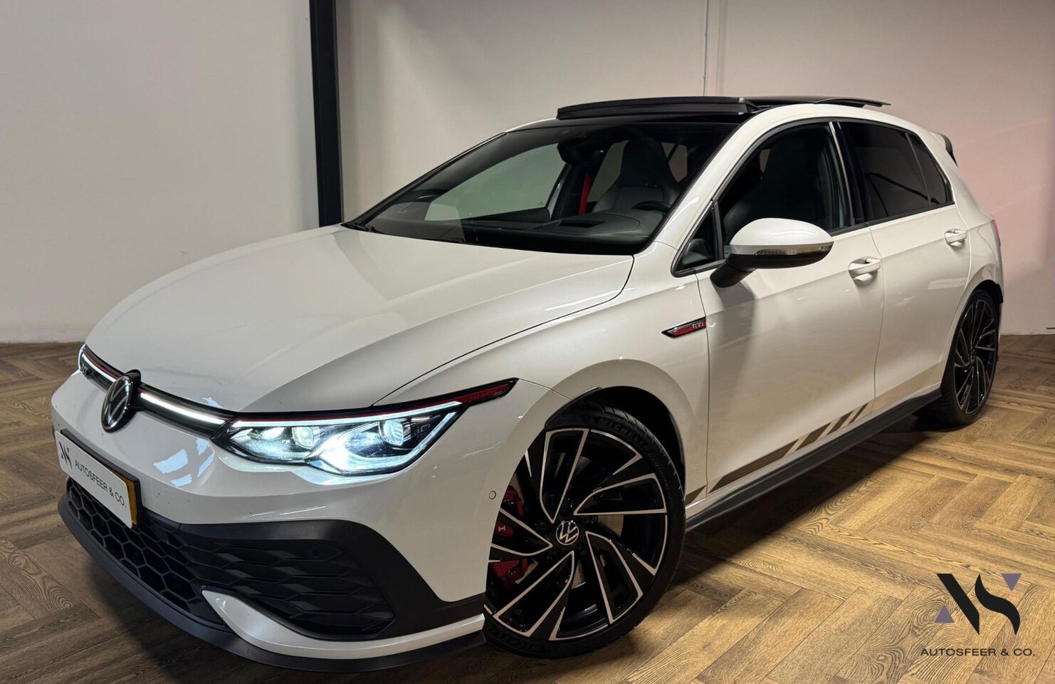 Volkswagen Golf - 2.0 TSI GTI CLUBSPORT PANO VOL - AutoWereld.nl