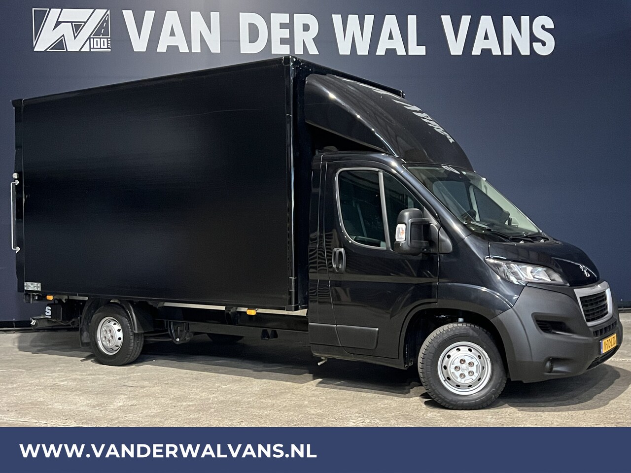 Peugeot Boxer - 2.0 BlueHDI 141pk Bakwagen Laadklep Euro6 Airco | Camera | Cruisecontrol | Chauffeursstoel - AutoWereld.nl