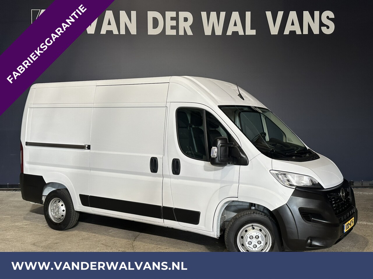 Opel Movano - 2.2D 120pk L2H2 Fabrieksgarantie Euro6 Airco | 2500kg Trekhaak | Apple Carplay | Cruisecon - AutoWereld.nl