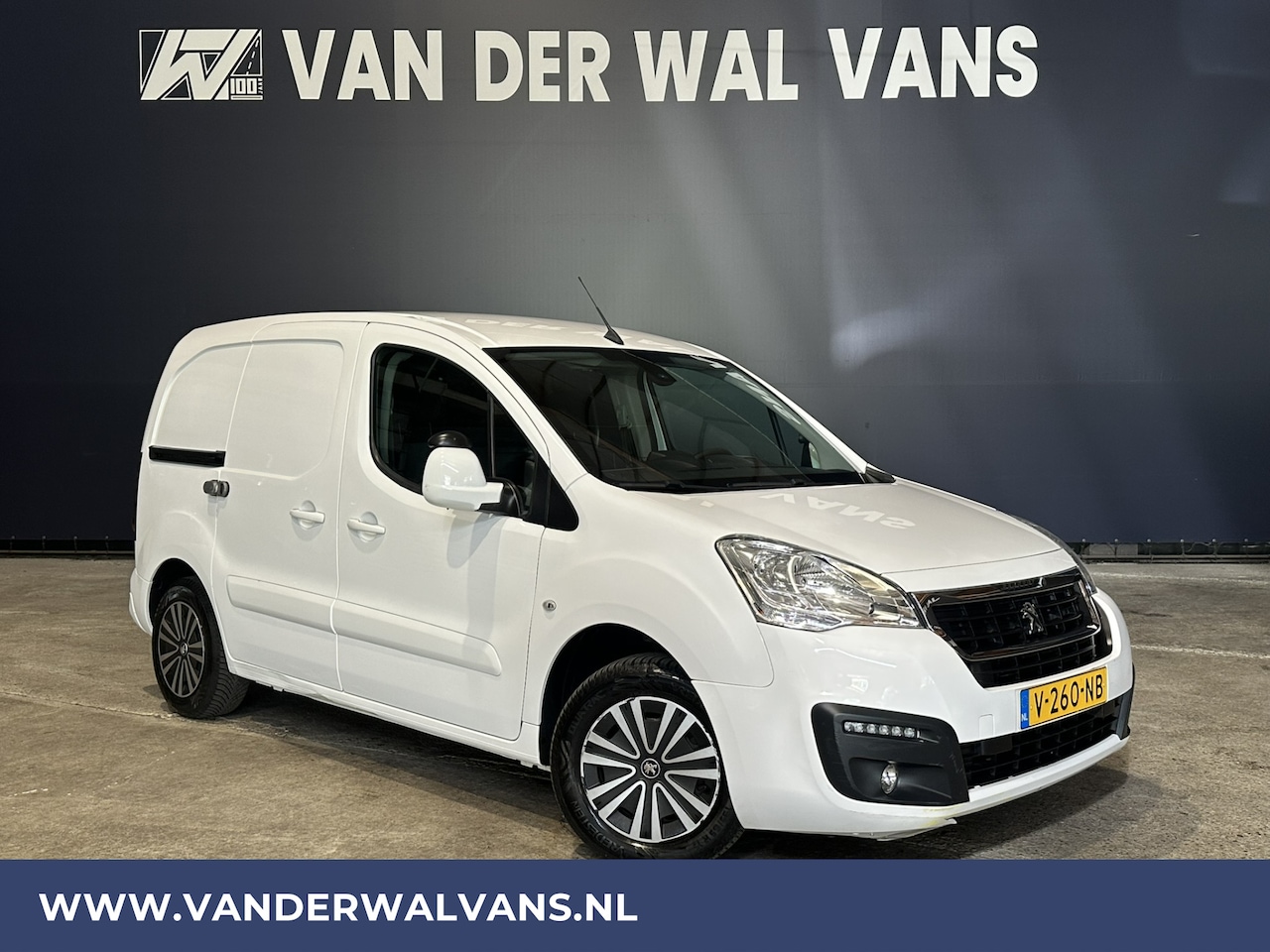 Peugeot Partner - 1.6 BlueHDi 100pk L1H1 Euro6 Airco | Navigatie | Cruisecontrol | Trekhaak | Apple Carplay - AutoWereld.nl