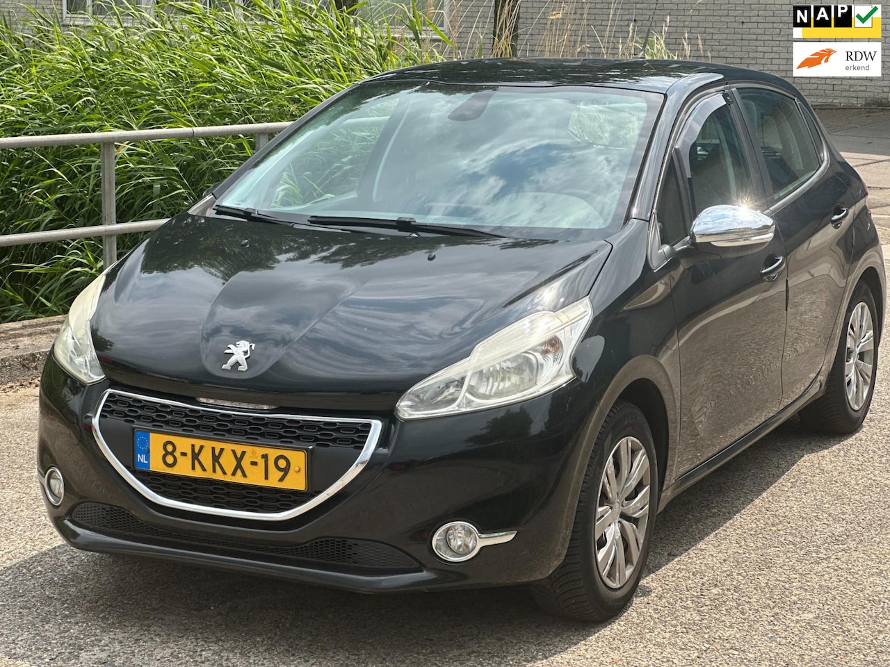 Peugeot 208 - 1.2 VTi Envy!2013!5-deurs!Navi!PDC!1 jaar APK.! - AutoWereld.nl