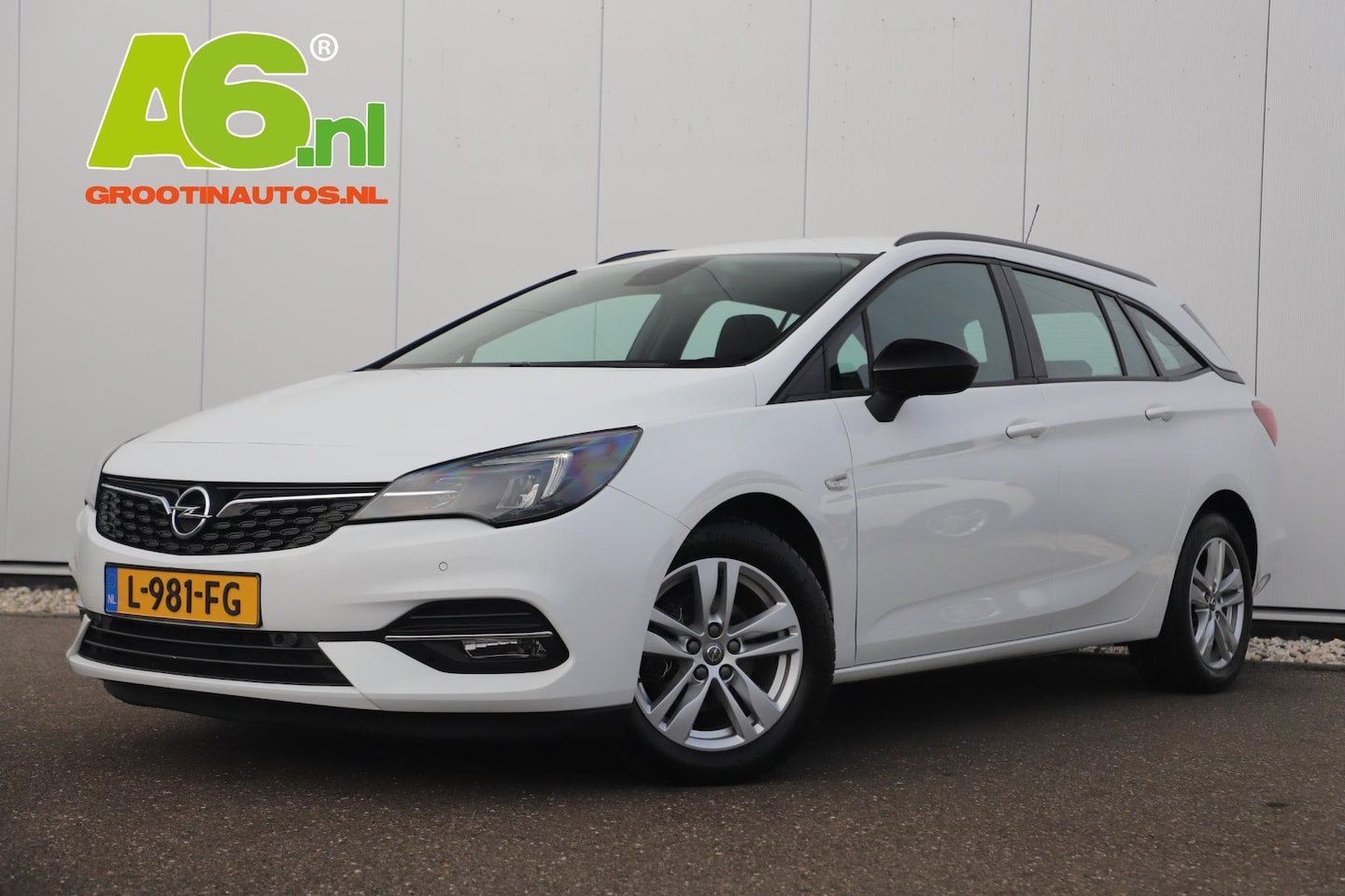 Opel Astra Sports Tourer - 1.4 Edition 146PK Automaat Navigatie Achteruitrijcamera Airco Cruise 16 inch LMV Parkeerse - AutoWereld.nl