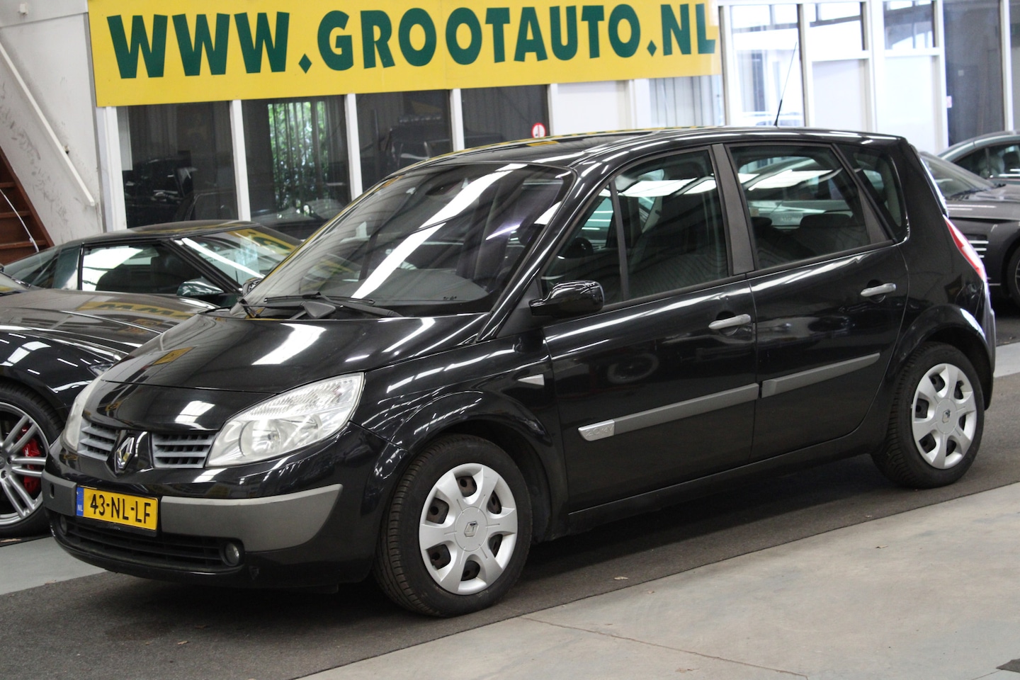 Renault Scénic - 2.0-16V Expression Luxe Airco, Isofix, Cruise control, Trekhaak - AutoWereld.nl