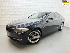 BMW 5-serie - 520i Upgrade Edition AUTOMAAT LEER PDC NAP