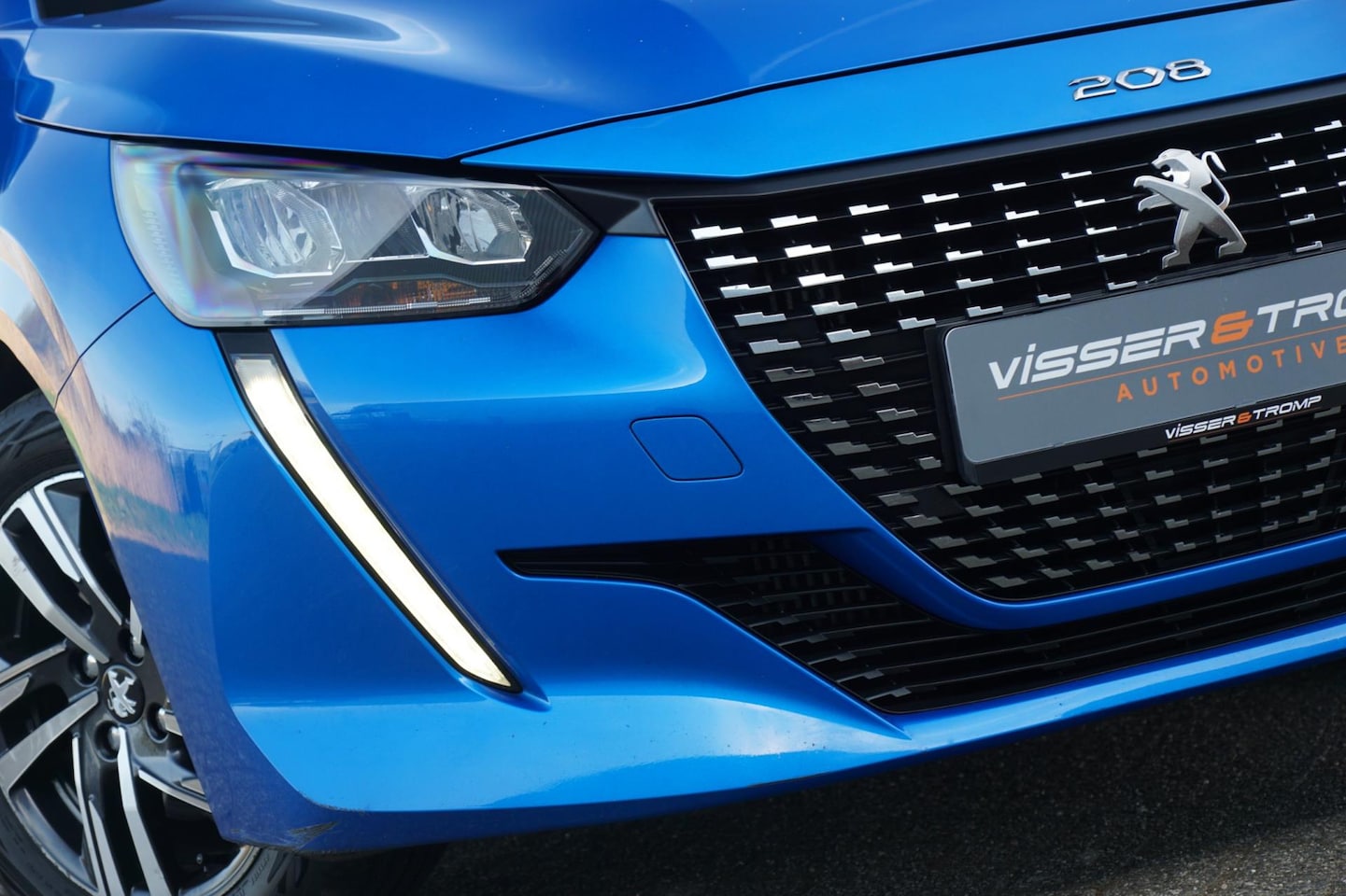 Peugeot 208 - 1.2 PureTech 100pk Allure - Blue Vertigo - 3D/Carplay/Clima/Nav - AutoWereld.nl
