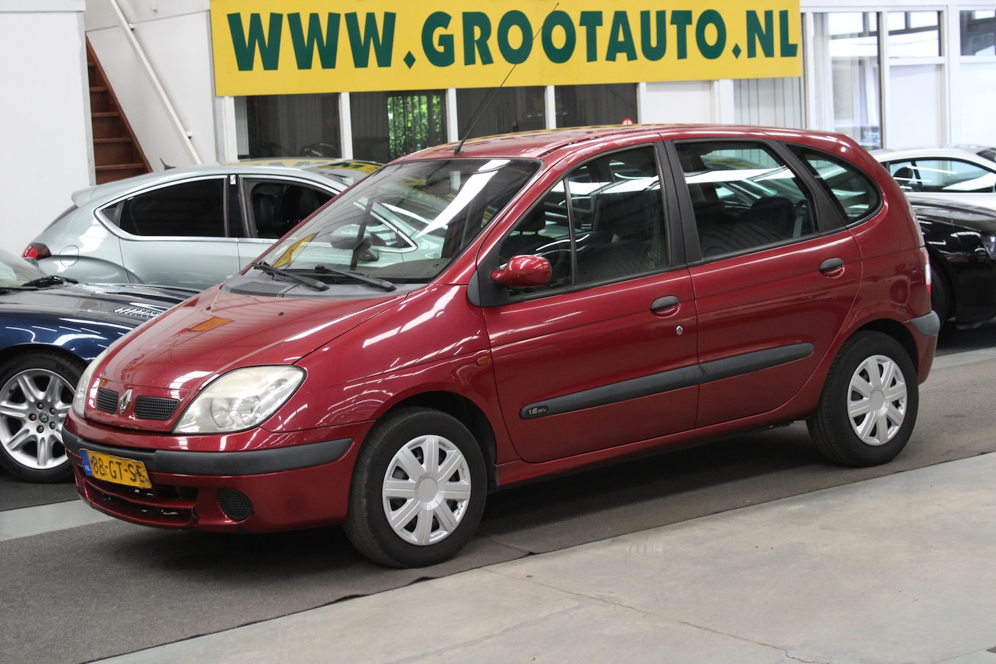 Renault Scénic - 1.6-16V Expression Automaat Airco, Trekhaak, Stuurbekrachtiging - AutoWereld.nl