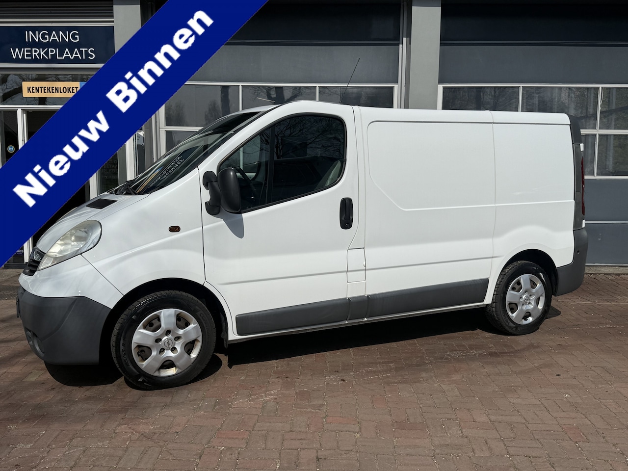 Opel Vivaro - 2.0 CDTI L1H1Bj 2011 1e eigenaar !! Airco,Trekhaak,Navi,3pers,Cv Dealer onderhouden - AutoWereld.nl