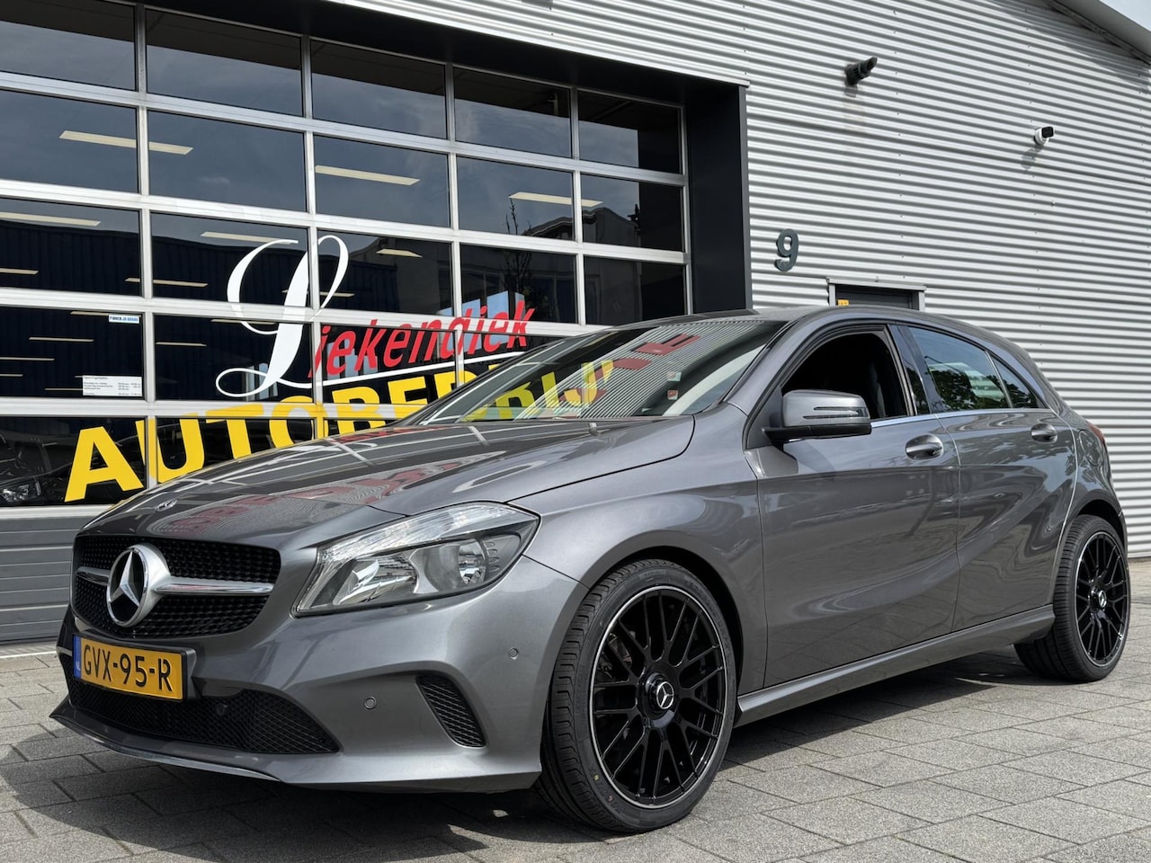 Mercedes-Benz A-klasse - 180 BlueEfficiency URBAN - Navigatie I Airco I PDC I Sport interieur & 19 inch Velgen I De - AutoWereld.nl