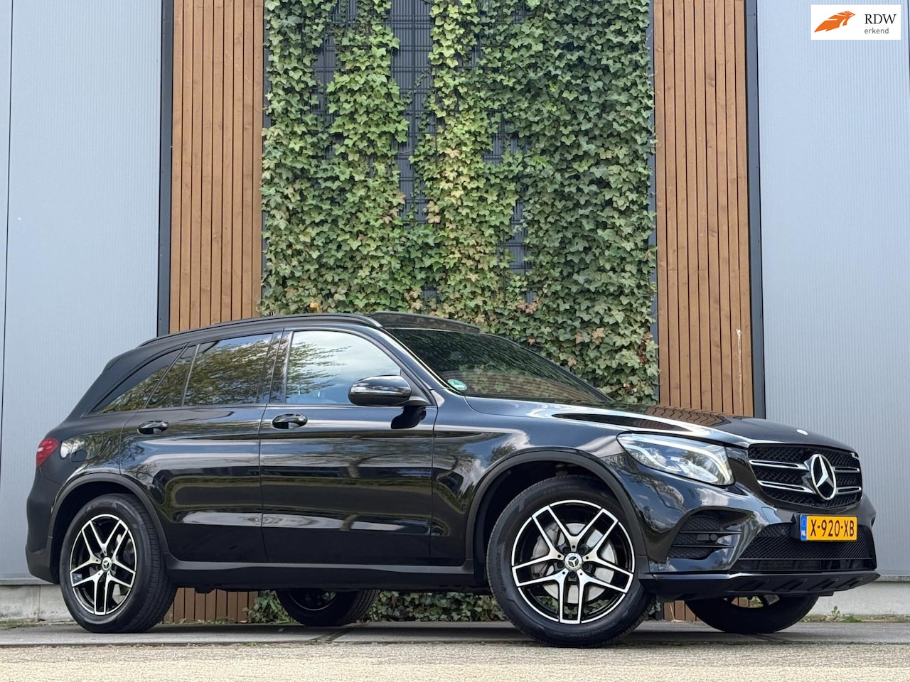 Mercedes-Benz GLC-klasse - 250 4MATIC Business AMG|TREKHAAK|PANO|CARPLAY - AutoWereld.nl