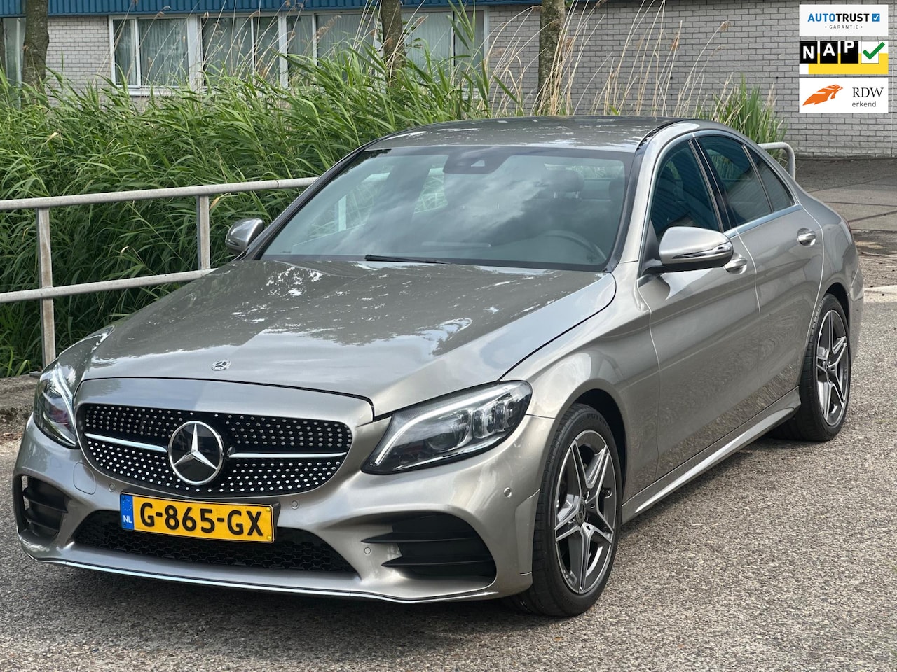Mercedes-Benz C-klasse - 180 Premium Plus Pack!2019!AMG-Line!Navi!Camera!PDC!Sfeer! - AutoWereld.nl