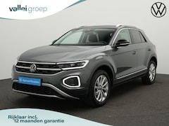 Volkswagen T-Roc - 1.5 TSI 150 pk DSG Style | Trekhaak | Navigatie | Stoelverwarming | Parkeersensoren voor/a