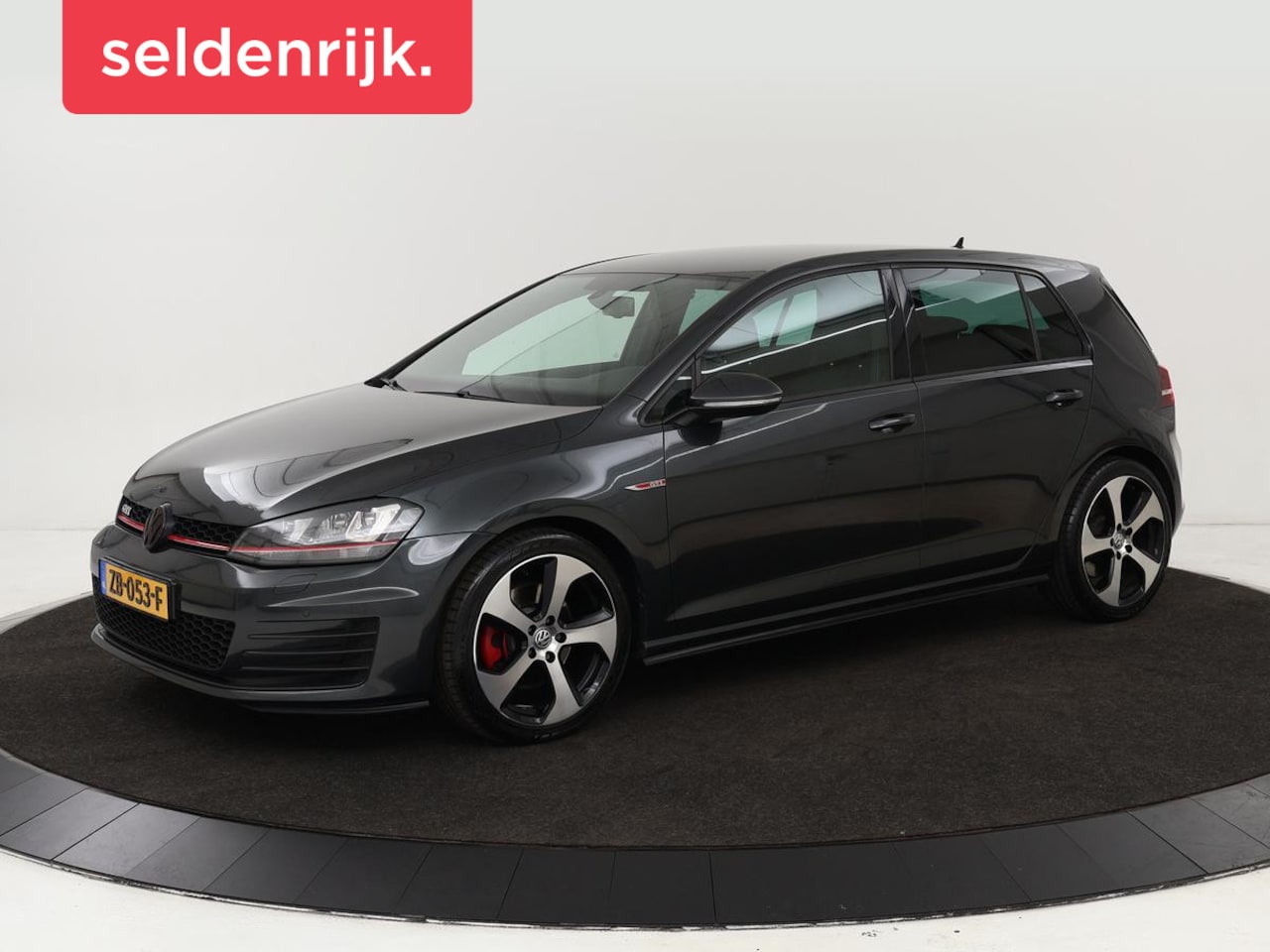Volkswagen Golf - 2.0 TSI GTI | Automaat | Stoelverwarming | Navigatie | Xenon | Climate control | Sportstoe - AutoWereld.nl