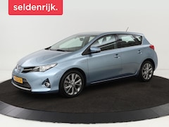 Toyota Auris - 1.8 Hybrid Executive | 1e eigenaar | Stoelverwarming | Camera | Navigatie | Half leder | C