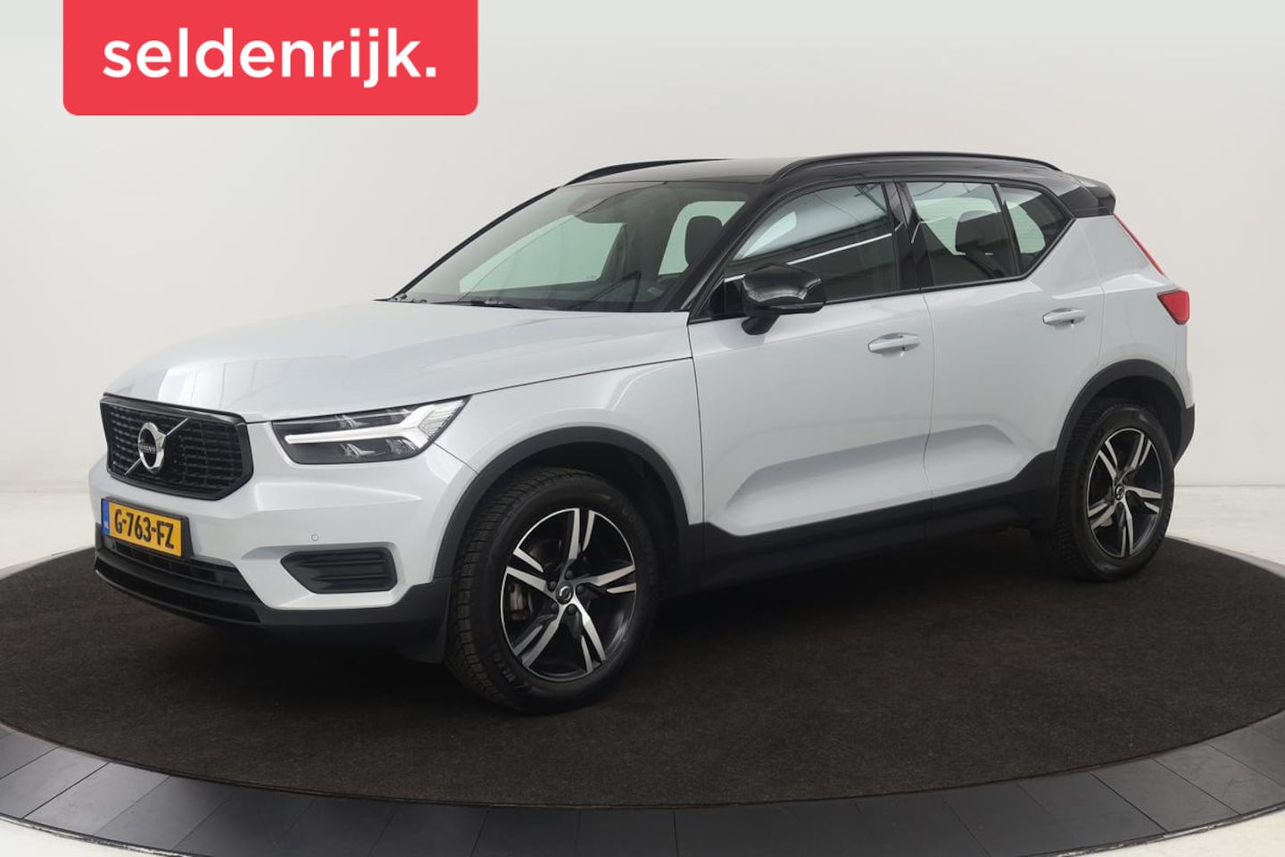 Volvo XC40 - 1.5 T3 R-Design | Stoel & stuurverwarming | Trekhaak | Camera | Navigatie | Achterbankverw - AutoWereld.nl