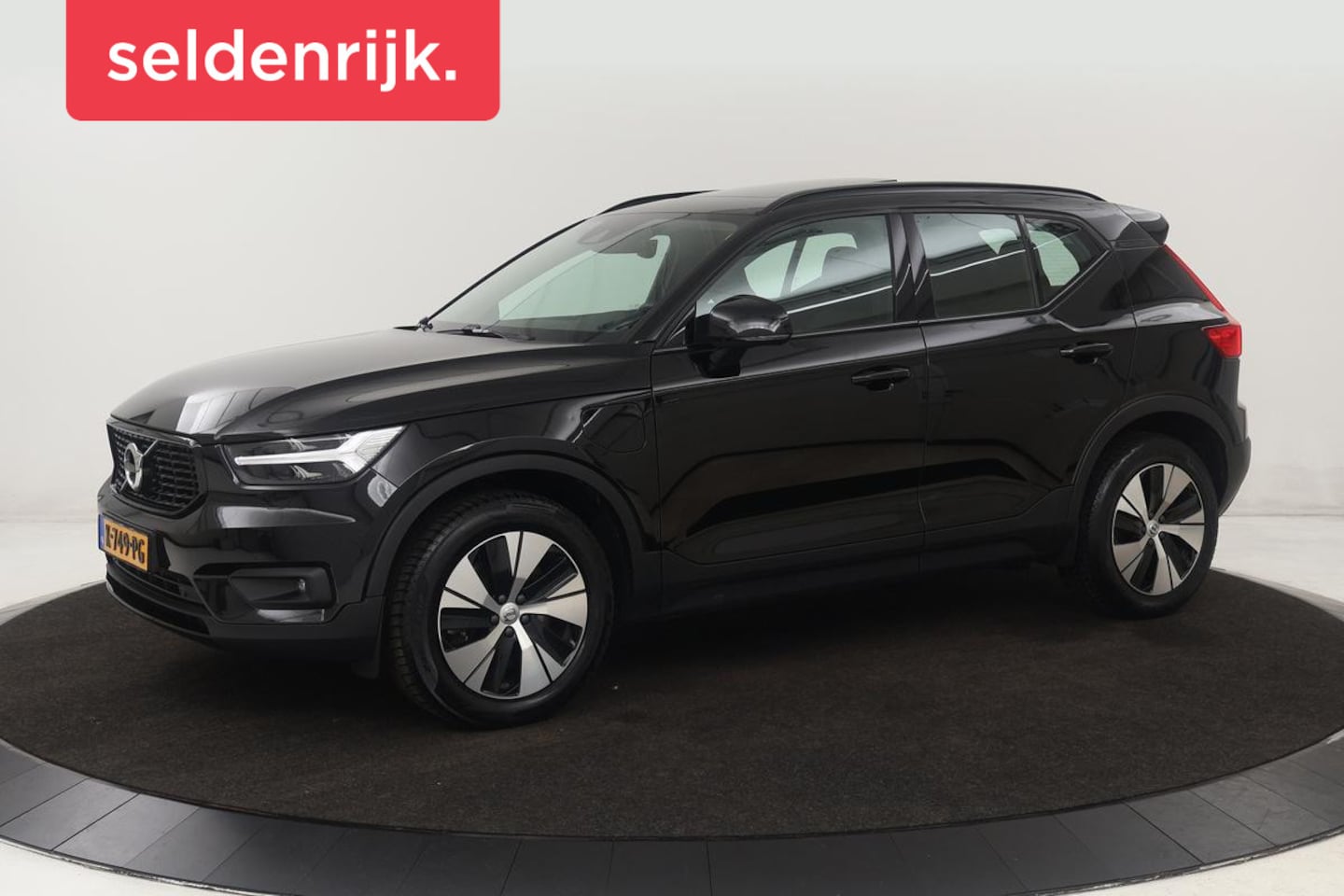 Volvo XC40 - 1.5 T4 Recharge R Design | Panoramadak | Trekhaak | 360 camera | Stoel & stuurverwarming | - AutoWereld.nl