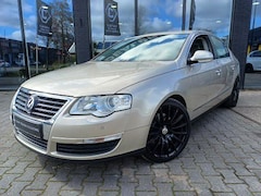 Volkswagen Passat - 2.0 FSI Comfortline Automaat 18" LM-Velgen Climate Cruise Trekhaak