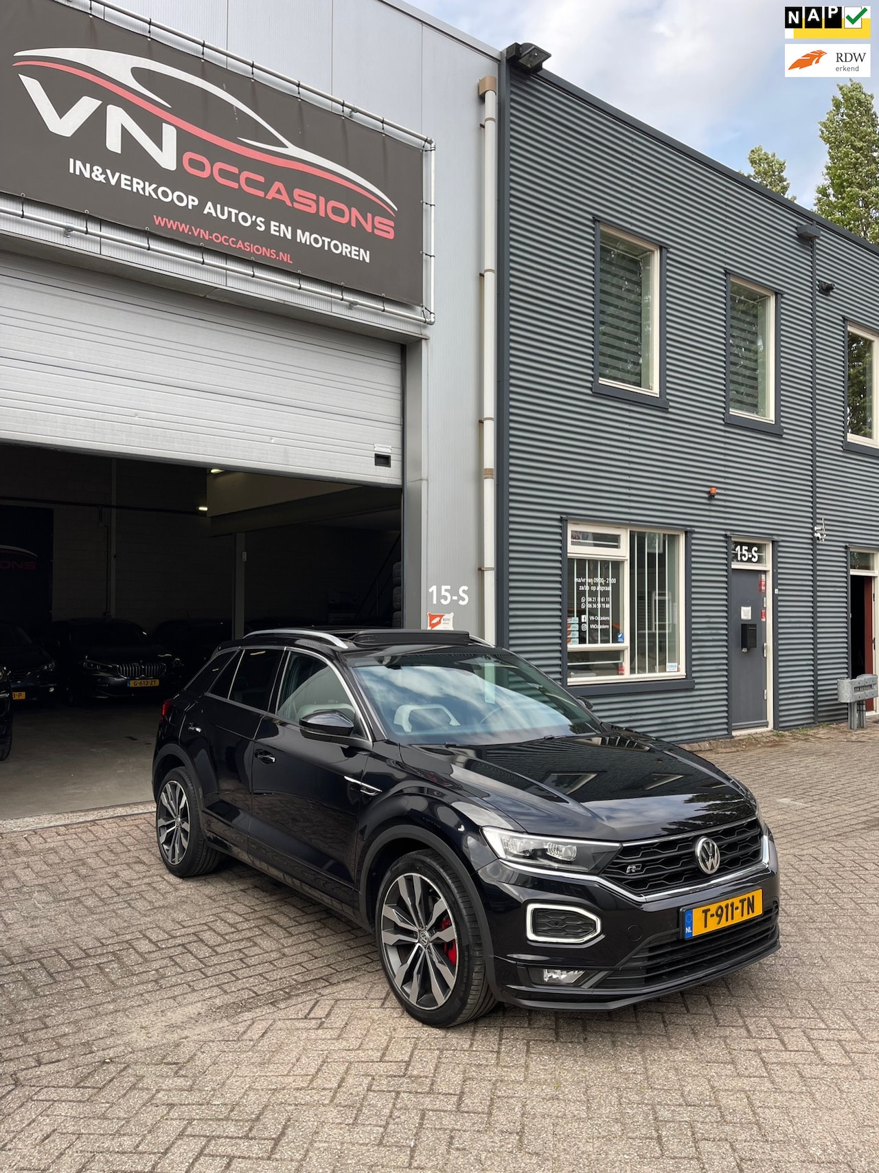 Volkswagen T-Roc - 1.5 TSI DSG R LINE Sport PANO VIRTUAL LED XENON - AutoWereld.nl