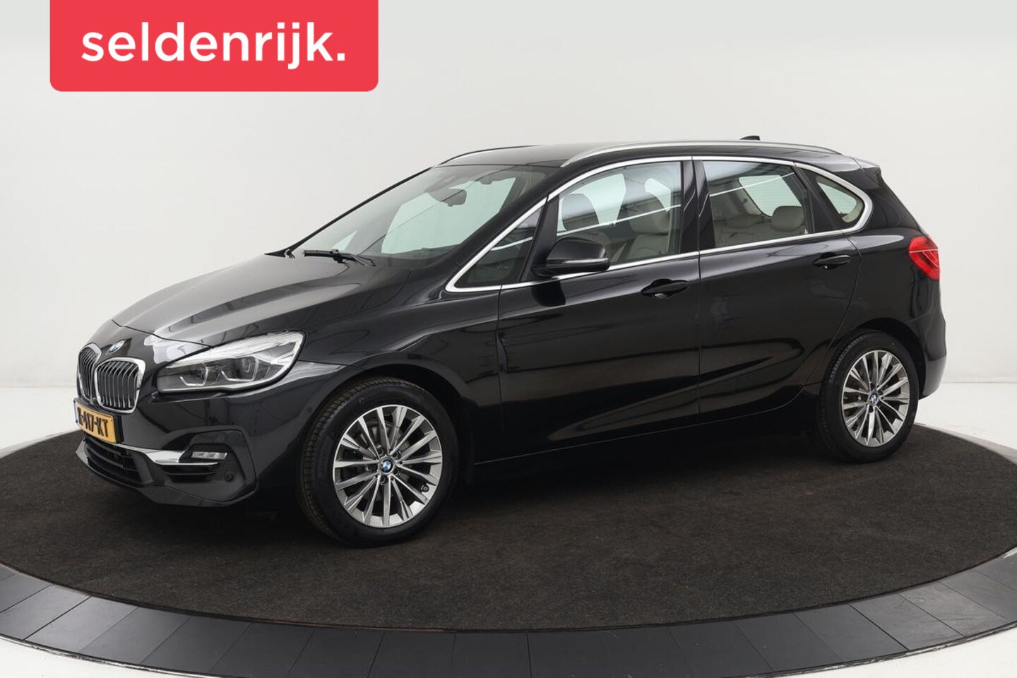 BMW 2-serie Active Tourer - 218i High Executive | Luxury Line | Leder | Stoelverwarming | Camera | Head-Up | Navigatie - AutoWereld.nl
