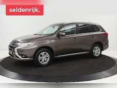 Mitsubishi Outlander - 2.0 PHEV Pure | Trekhaak | Carplay | Camera | Half leder | Keyless | Climate control | Cru