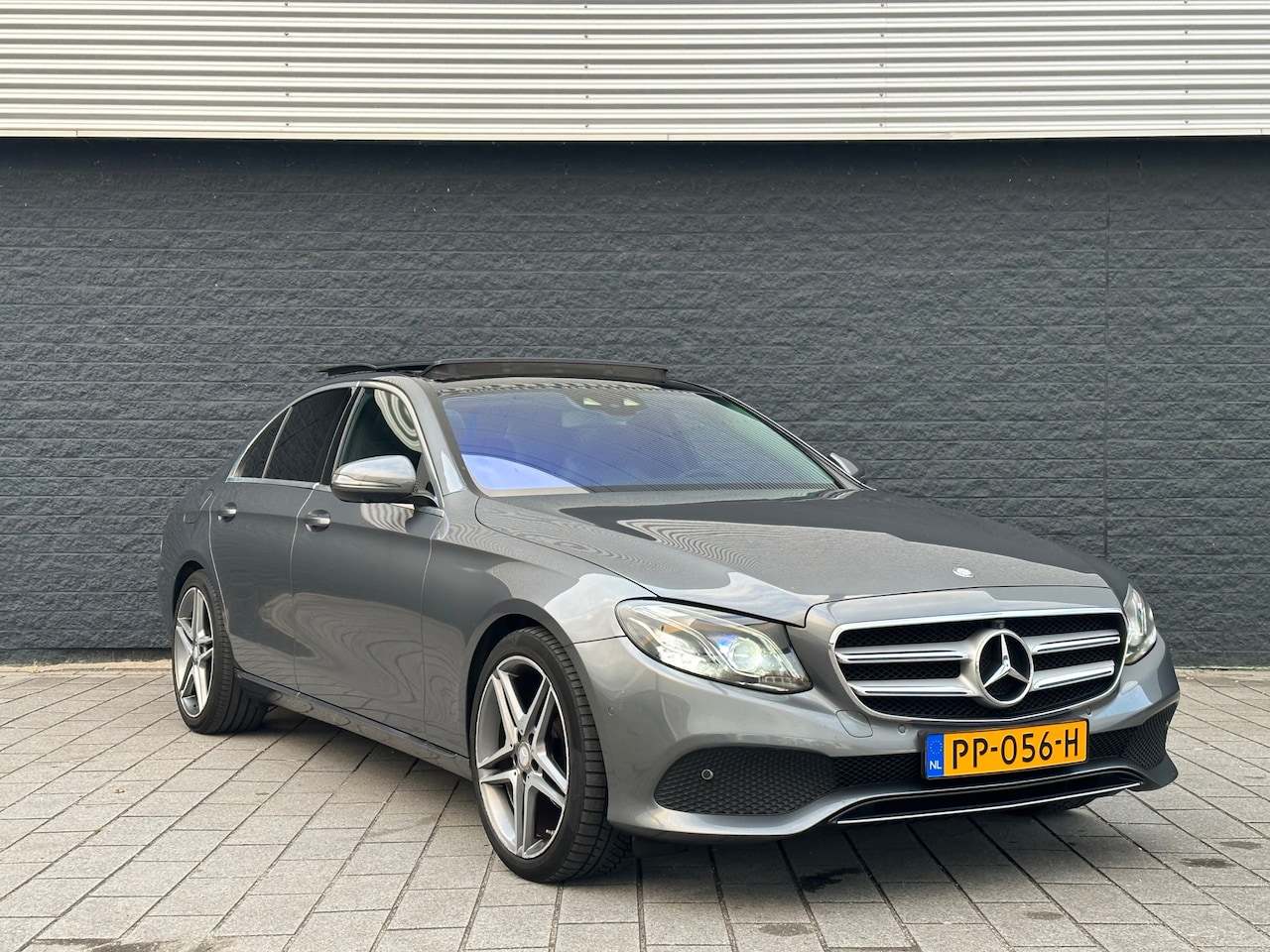 Mercedes-Benz E-klasse - 220 d Amg Line Panorama/Leer/Burmester/Trekhaak - AutoWereld.nl