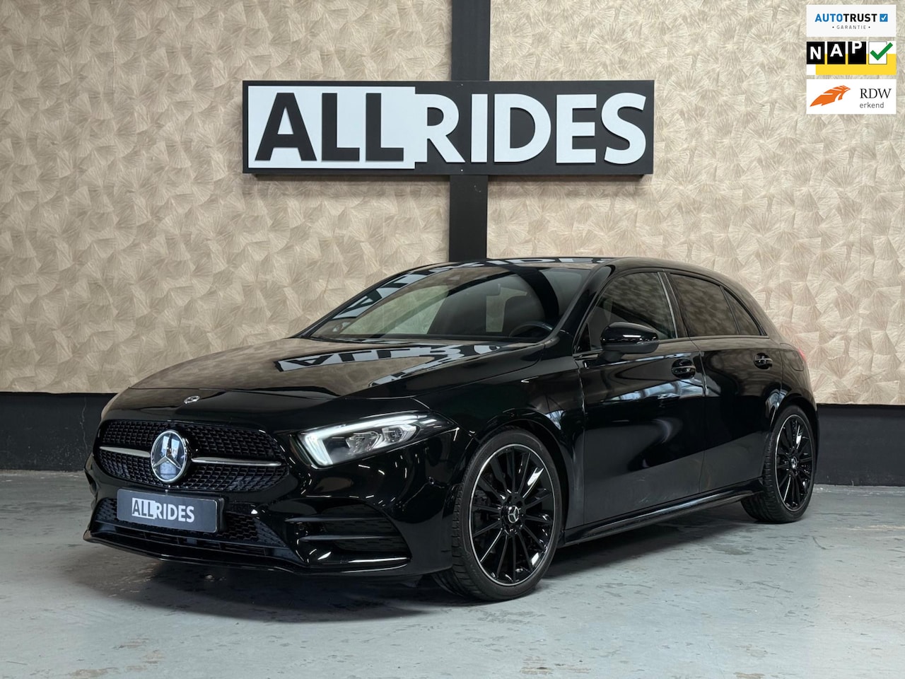 Mercedes-Benz A-klasse - 200 d Amg pakket l Night pakket l Sfeer verlichting l Camera l 19 Inch - AutoWereld.nl