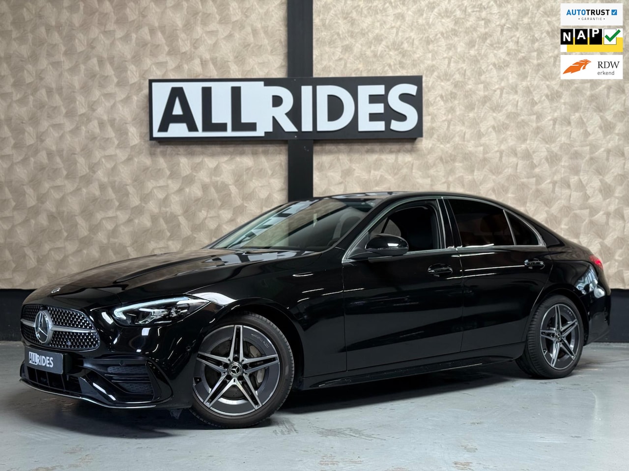 Mercedes-Benz C-klasse - 180 AMG Line | Sfeerverlichting | Stoelverwarming | Camera | Cruise control - AutoWereld.nl