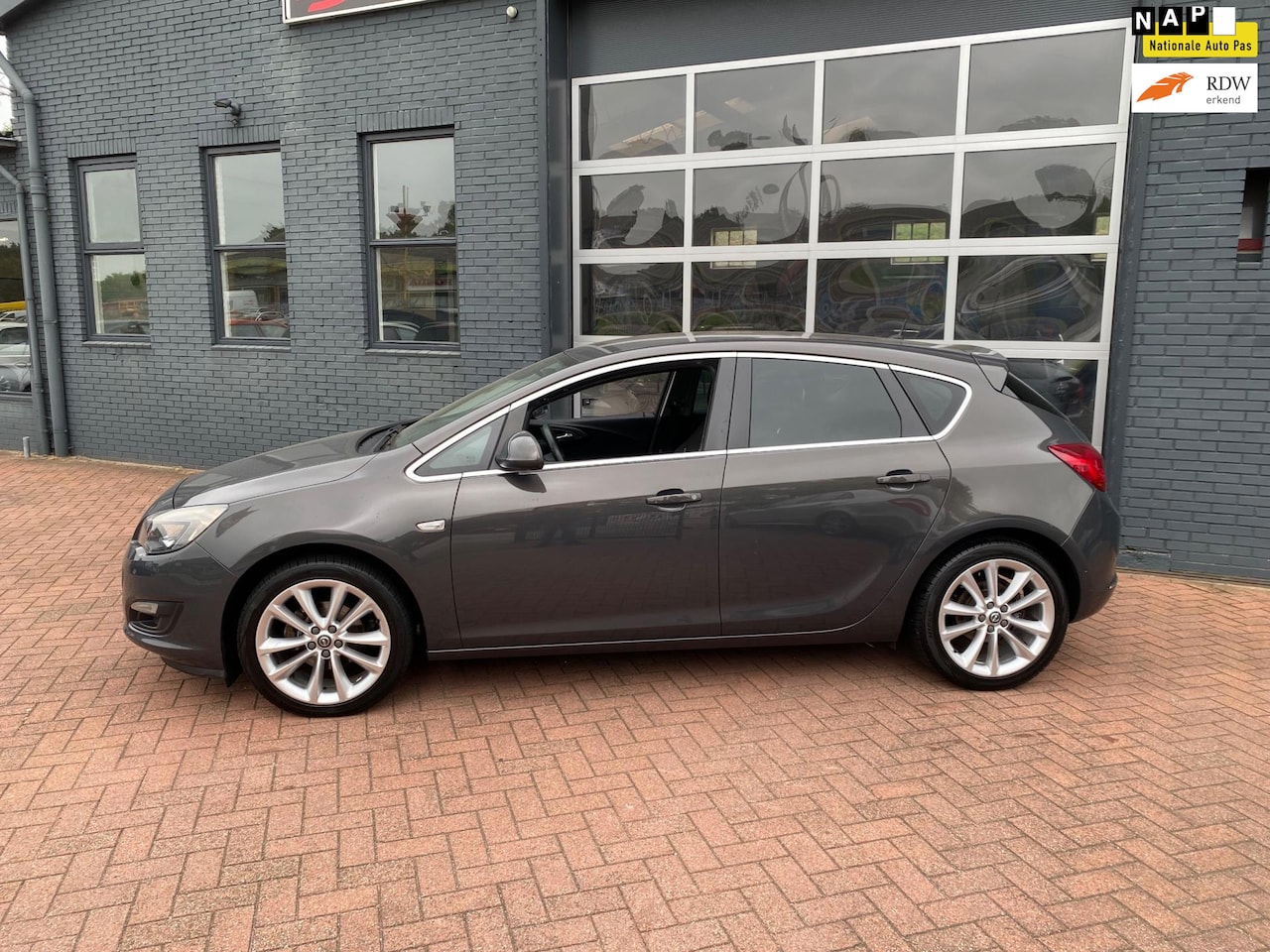 Opel Astra - 1.4 Edition - 18 inch - Airco - 2013 - Inr Mog !! - AutoWereld.nl