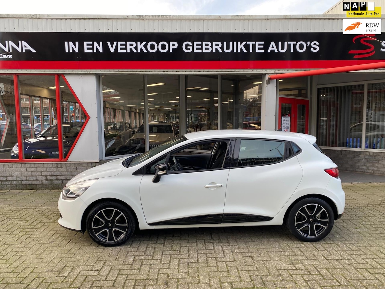 Renault Clio - 0.9 TCe Expression - 5 drs - Navi - Bass Reflex - AutoWereld.nl