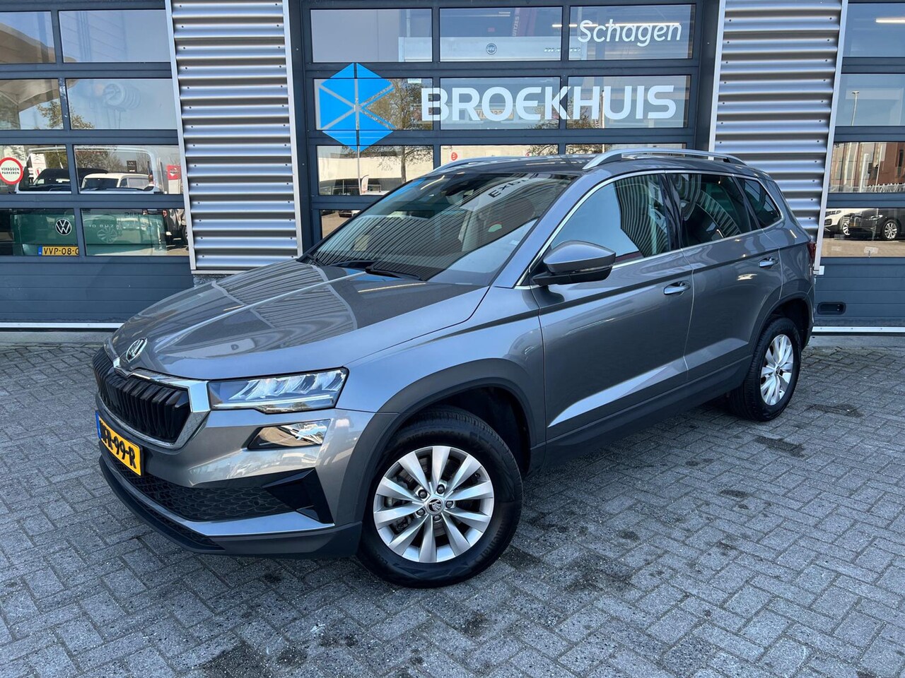 Skoda Karoq - 1.5 TSI 150 pk ACT Business Edition 7-DSG | Achteruitrijcamera | Cruise control adaptief | - AutoWereld.nl