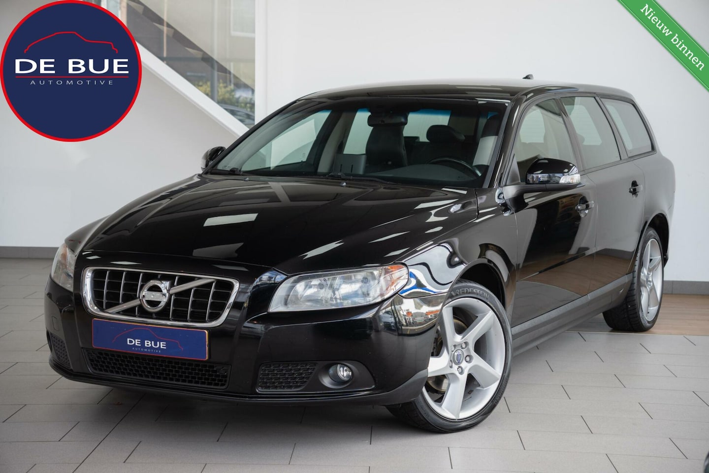 Volvo V70 - 2.0 Limited Edition Youngtimer Navi Clima PDC Volledig Onderhouden - AutoWereld.nl