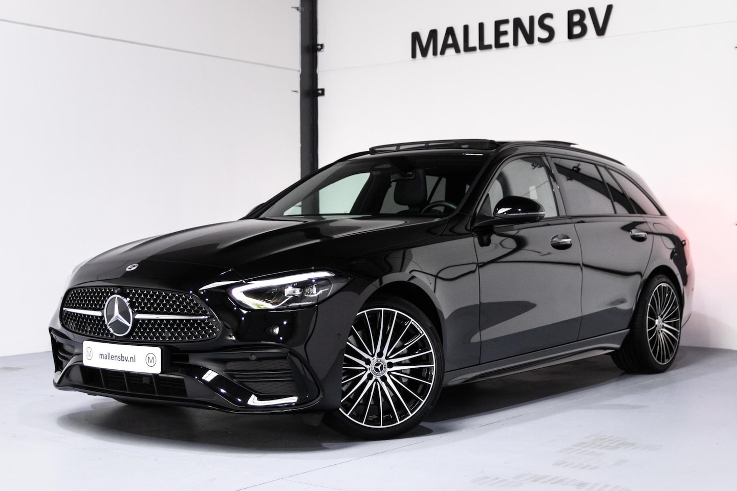 Mercedes-Benz C-klasse - 300 e AMG Line PANO/BURMESTER/MEMORY/CARPLAY/360/BTW/DEALEROH - AutoWereld.nl
