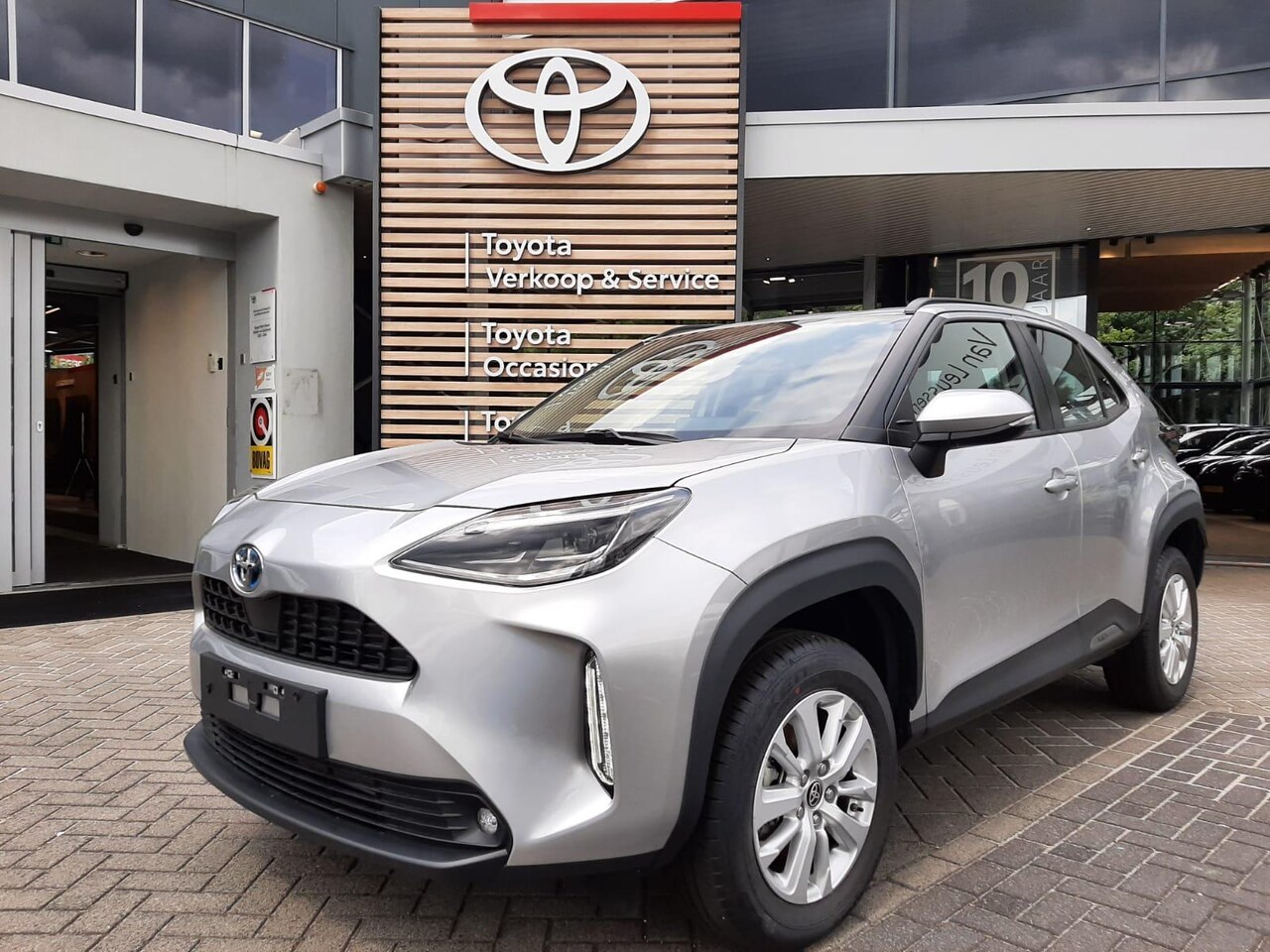 Toyota Yaris Cross - 1.5 Hybrid NAVI HEAD-UP STOEL/STUURVERW KEYLESS DRAADLOOS LADEN ELEK-KLEP HEAD-UP APPLE / - AutoWereld.nl