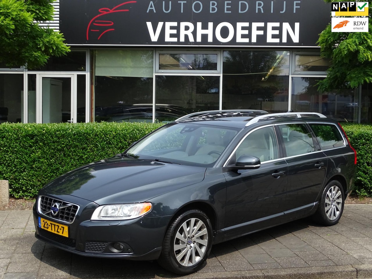 Volvo V70 - 1.6 T4 Limited Edition - PANORAMA - AUTOMAAT - STOEL VERW - XENON - ELEC ACHTERBAK ! - AutoWereld.nl