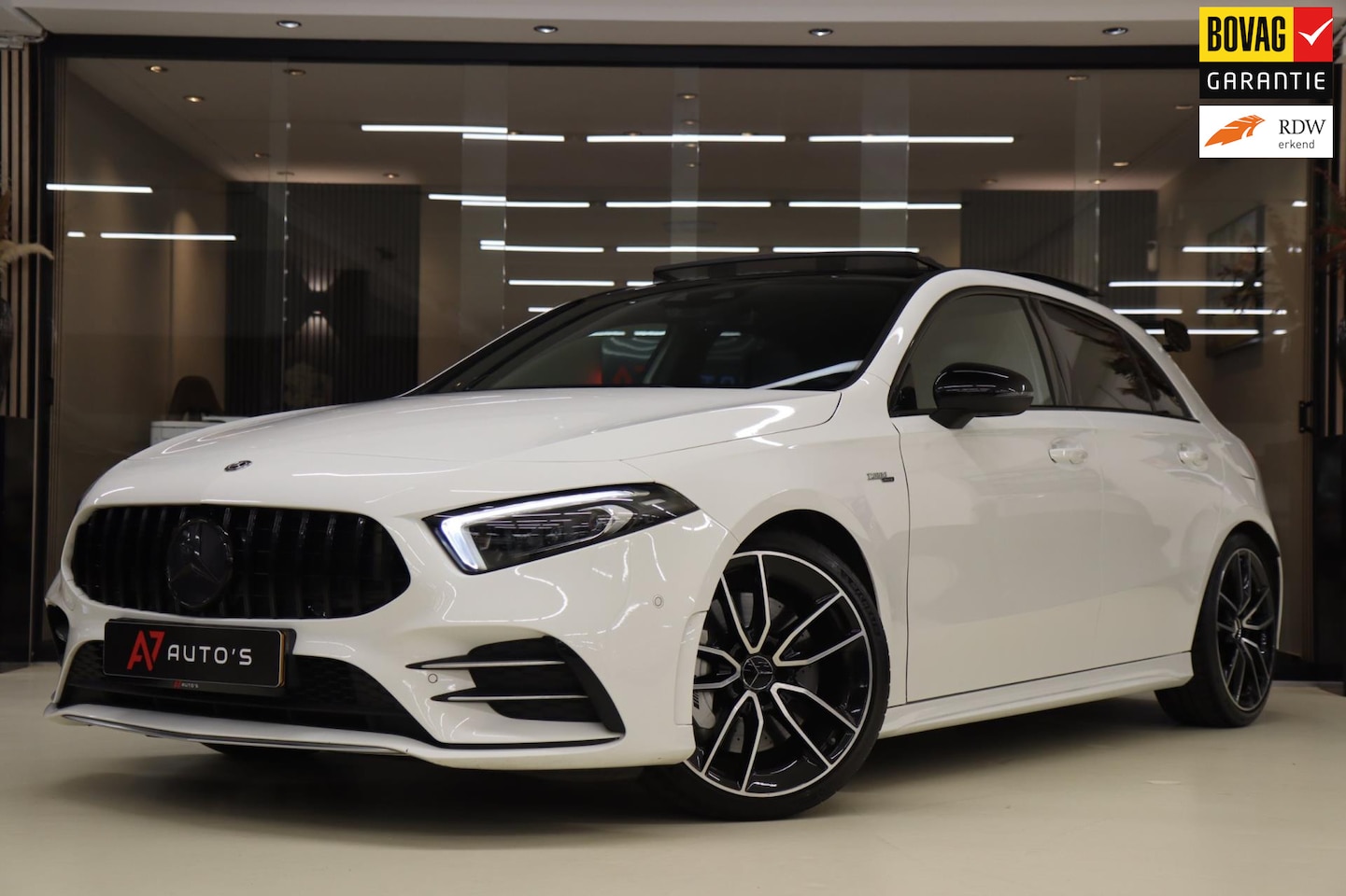 Mercedes-Benz A-klasse - AMG 35 4MATIC PANO/CAM/BURM/BLINDESPOT/NIGHTPAKET/BOMVOL - AutoWereld.nl