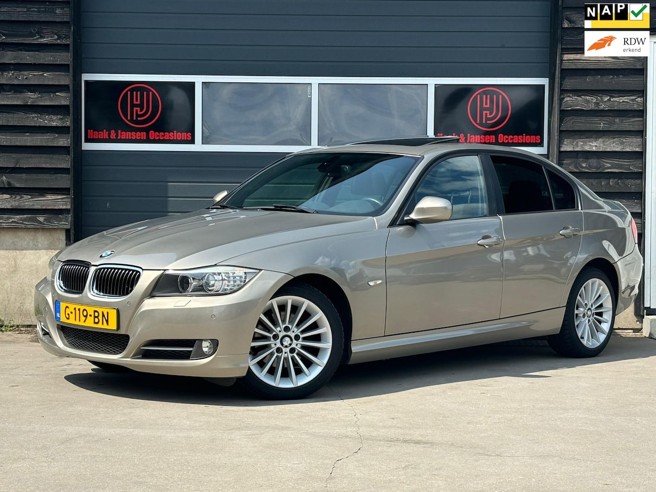 BMW 3-serie - 320i High Executive Automaat Pano Navi Cruise - AutoWereld.nl