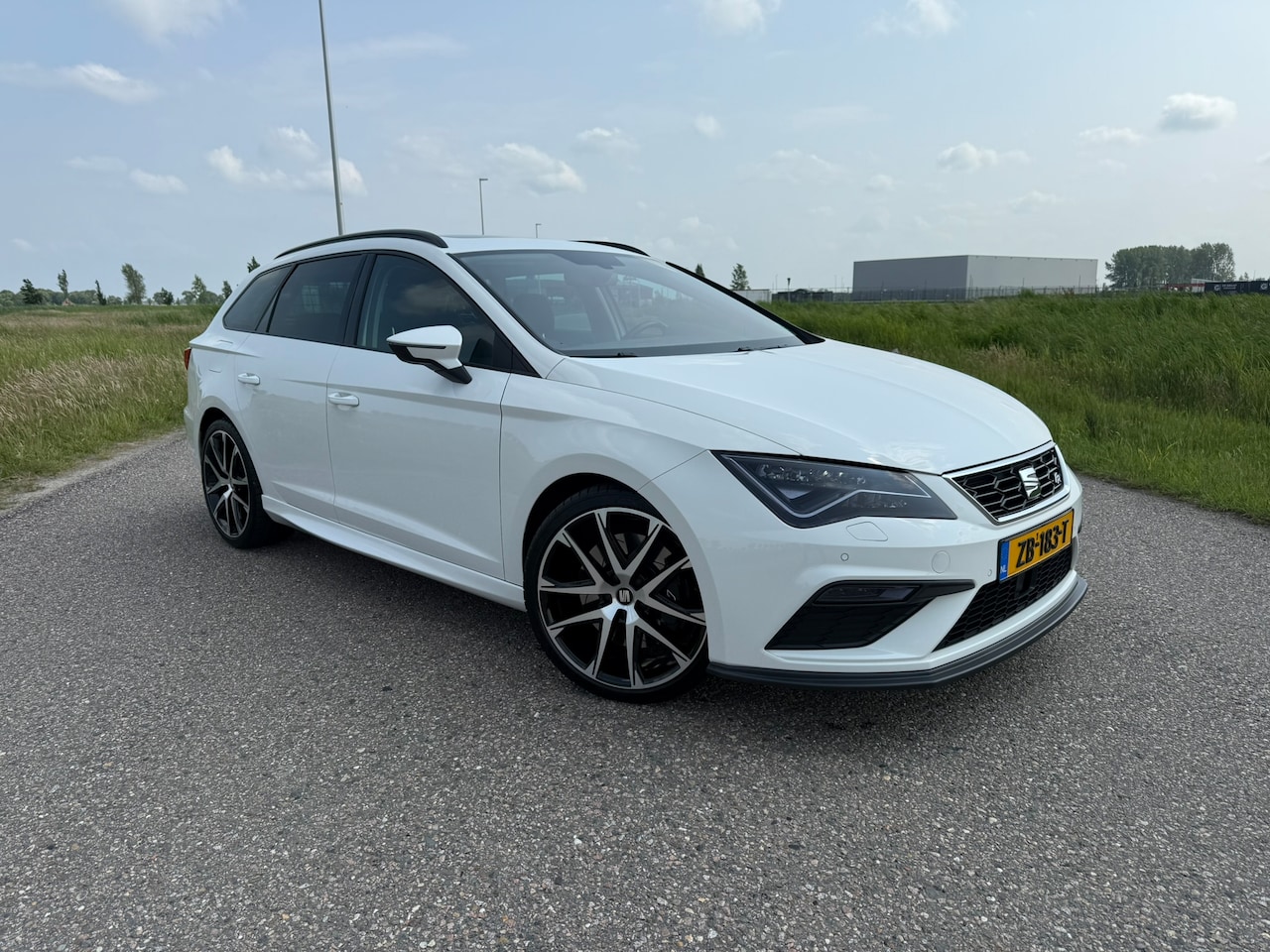 Seat Leon ST - 2.0 TSI FR Business Intense - AutoWereld.nl