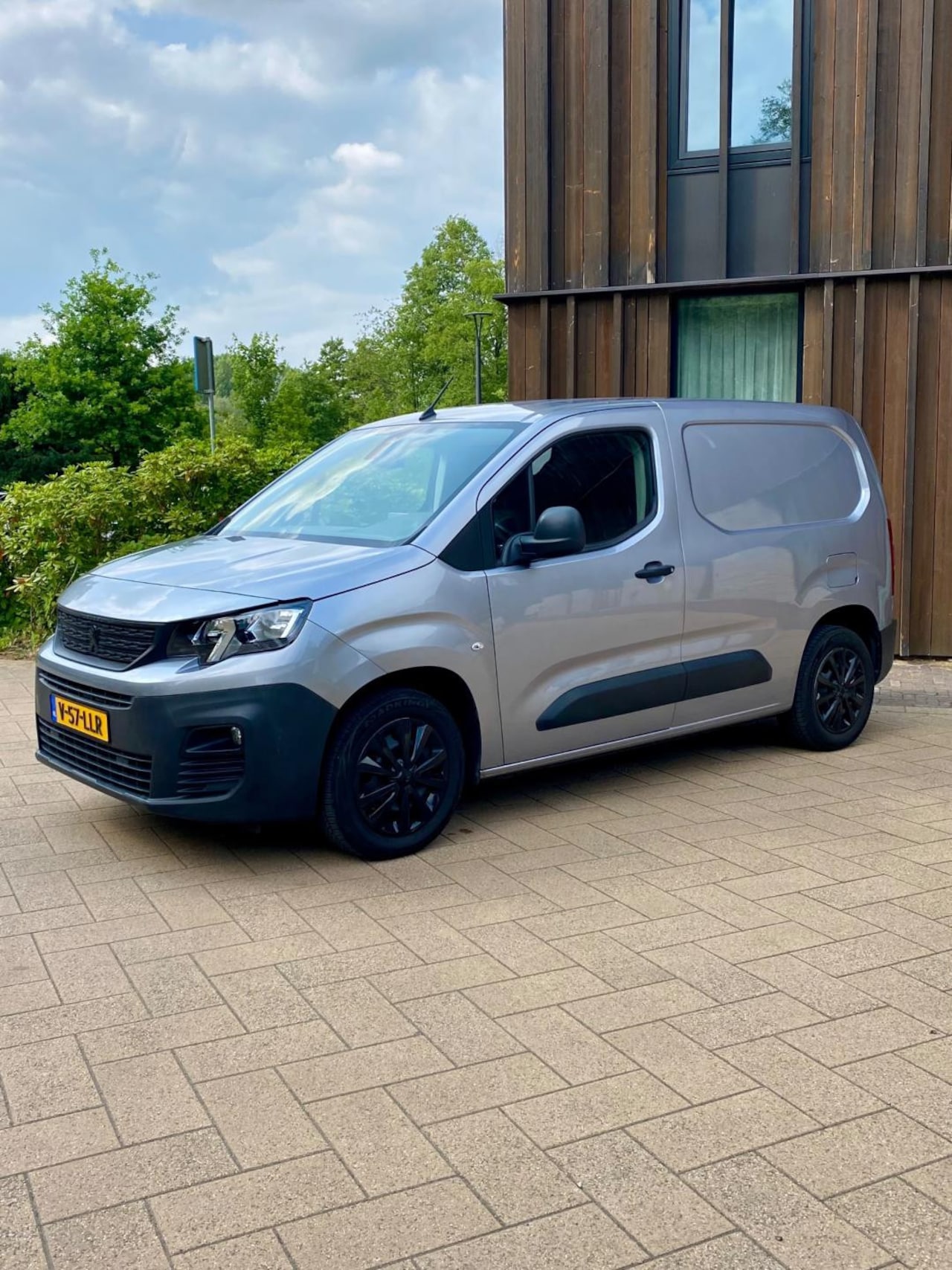 Peugeot Partner - 1.5 BlueHDI Premium 1.5 BlueHDI Premium 130pk, Aut, Carplay, 2019 - AutoWereld.nl