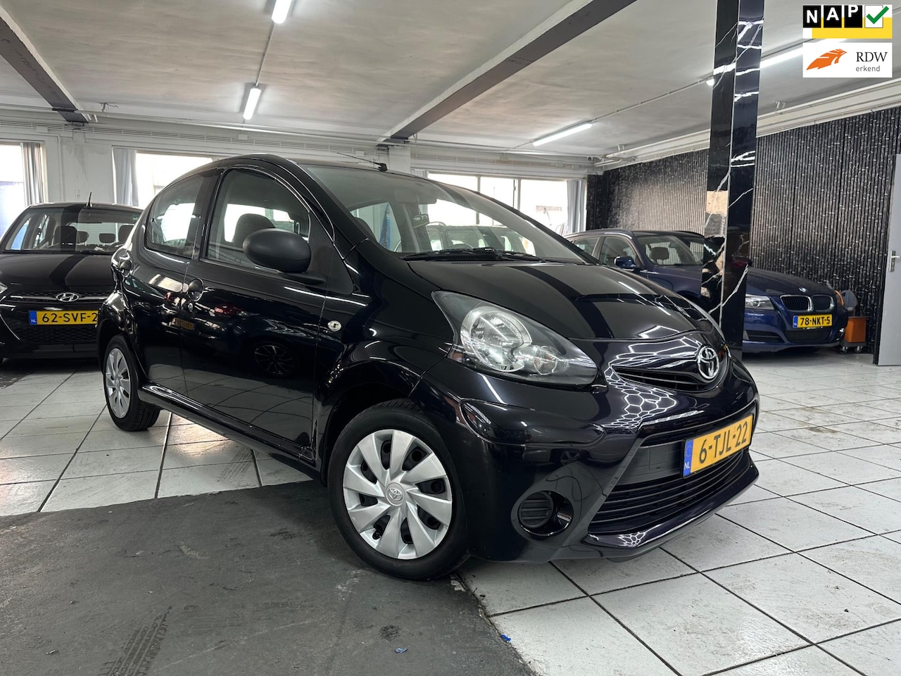 Toyota Aygo - 1.0 VVT-i Now 1.0 VVT-i Now - AutoWereld.nl