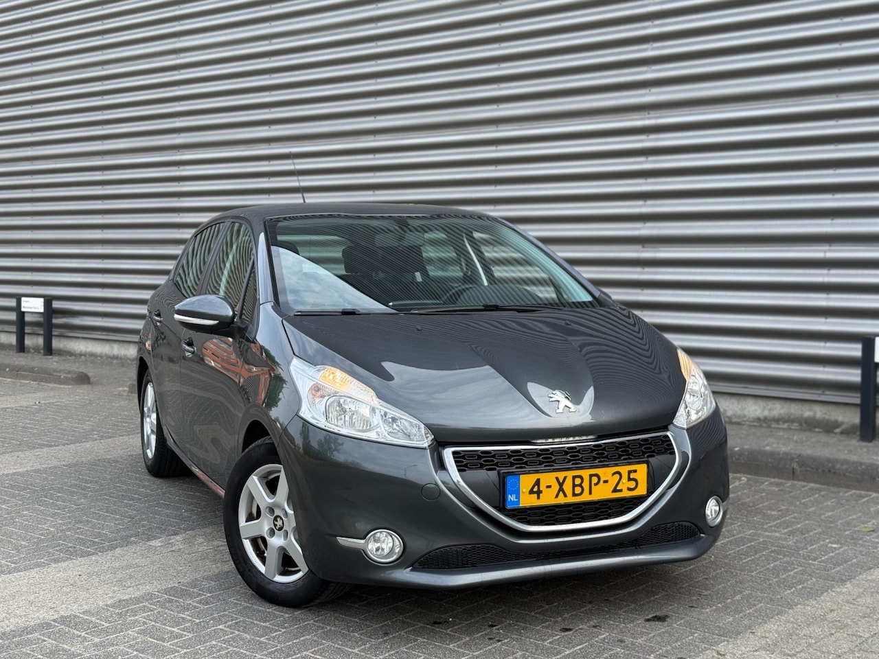 Peugeot 208 - 1.6 e-HDi 93PK 5DRS (bj 2014) NAVIGATIE|AIRCO|LMV - AutoWereld.nl