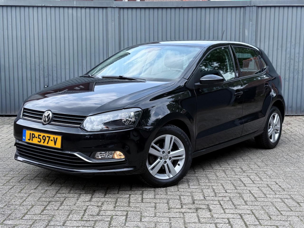 Volkswagen Polo - 1.0 First Edition Climate / Cruise | Stoelverw - AutoWereld.nl