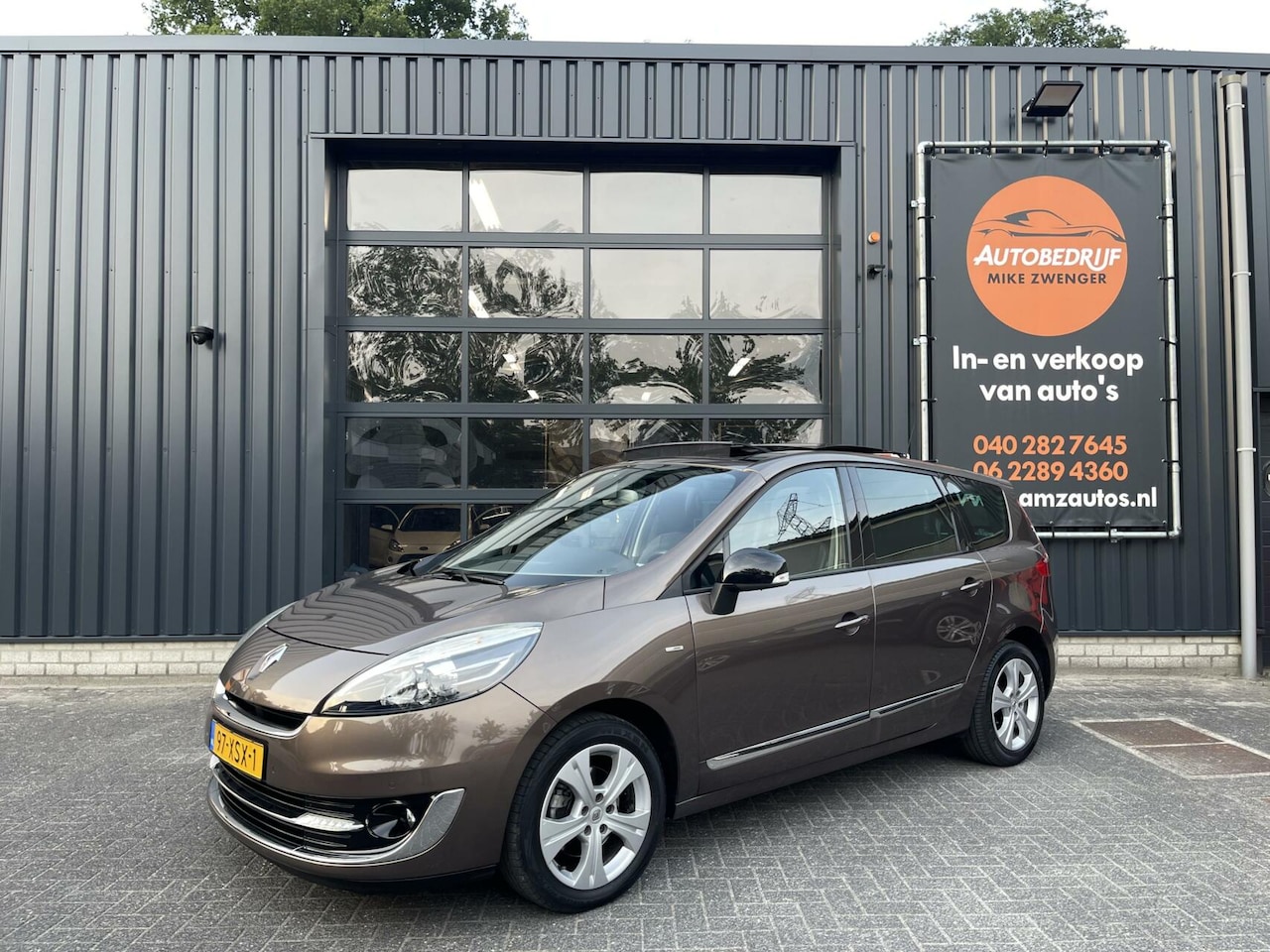 Renault Grand Scénic - 2.0 Bose AUTOMAAT|PANORAMADAK|CAMERA|TREKHAAK|NAVIGATIE|KEYLESS|HALF LEER|ORIGINEEL NL - AutoWereld.nl
