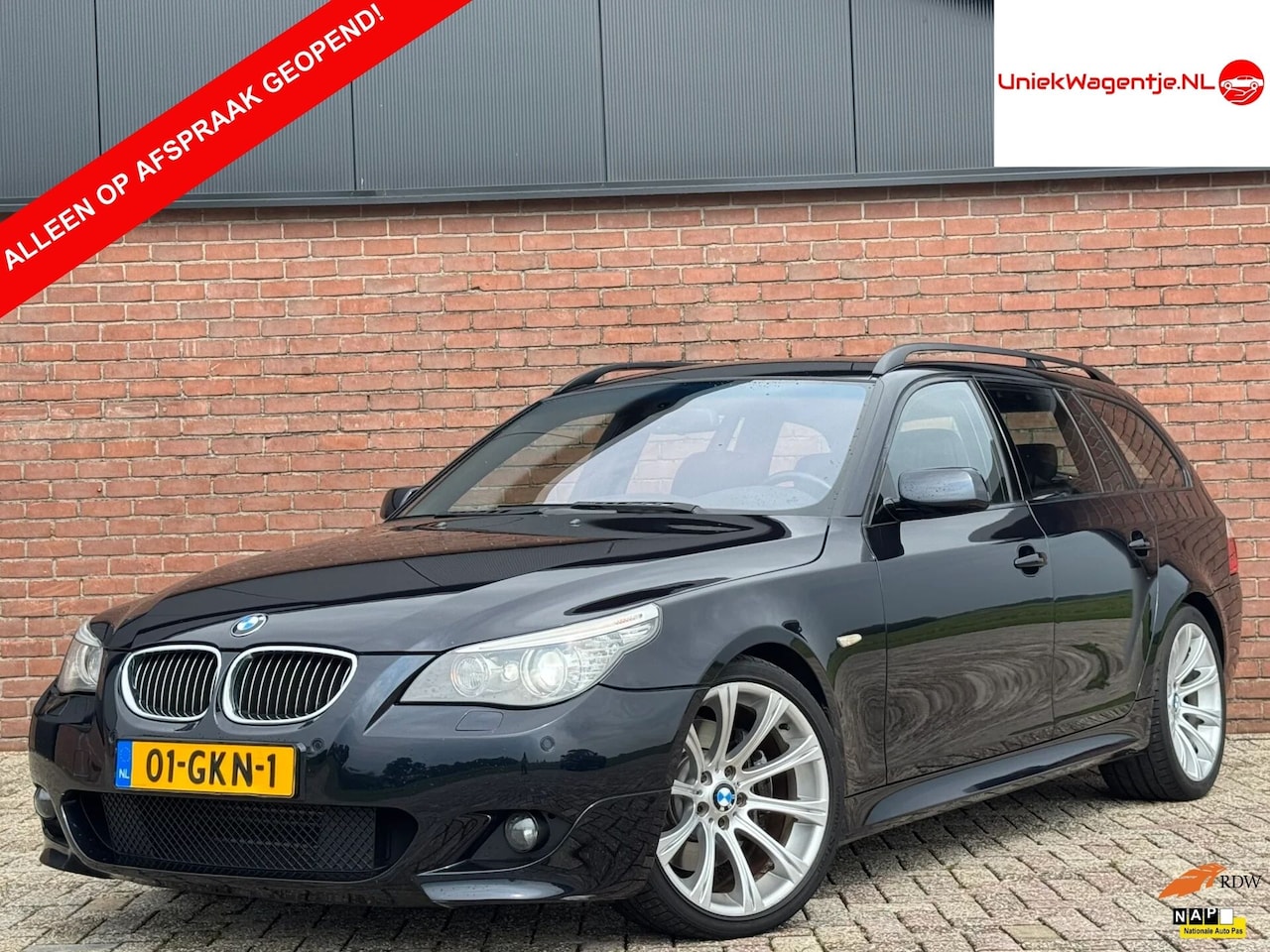BMW 5-serie Touring - 530i M-SPORT | NL-AUTO! | LEDER | XENON! - AutoWereld.nl