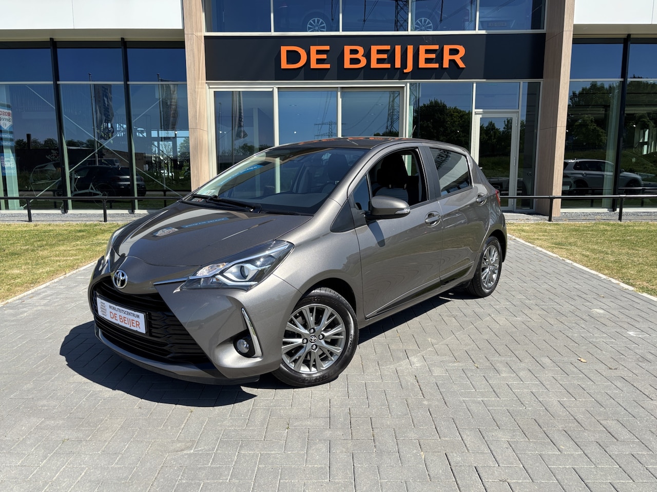 Toyota Yaris - 1.5 VVT-i Comfort Camera I Airco I Sportvelgen - AutoWereld.nl