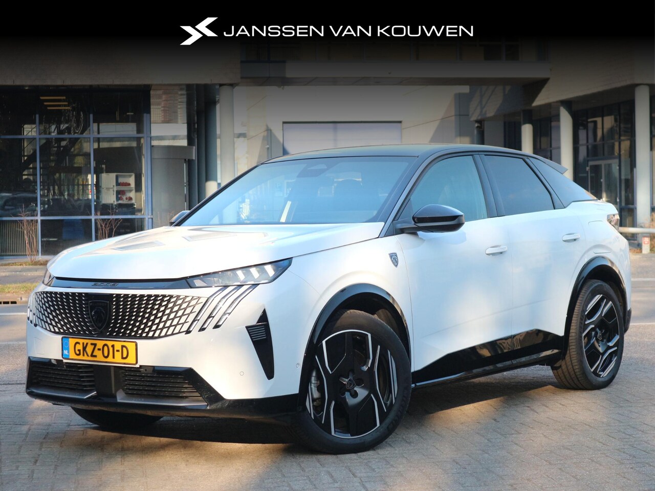 Peugeot e-3008 - GT 73 kWh / FOCAL Audio / 360 graden camera / Warmtepomp / SOH 95% - AutoWereld.nl