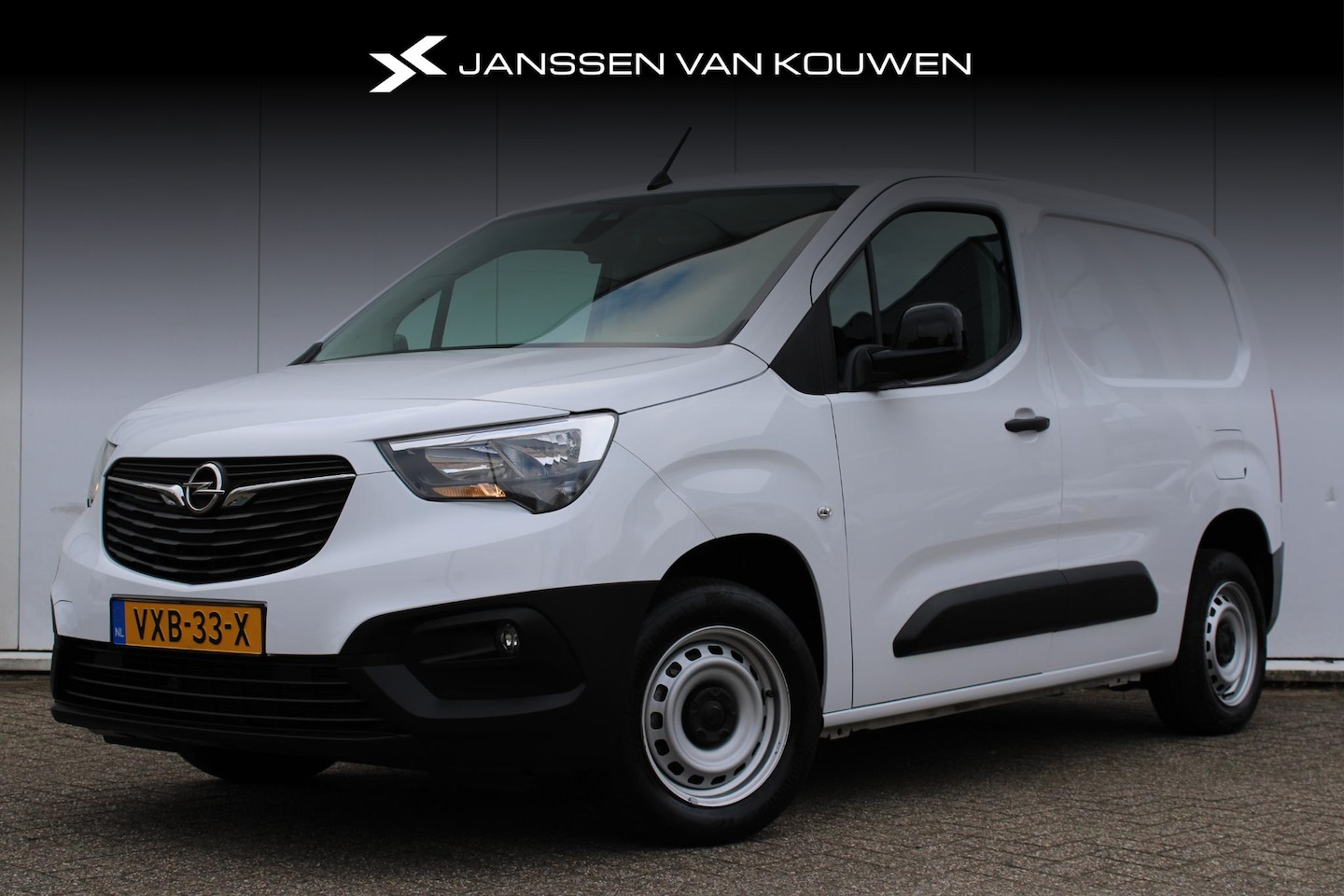 Opel Combo - 1.5 BlueHDi 100 pk L1 Navigatie / Parkeercamera / Ramen achterdeuren - AutoWereld.nl