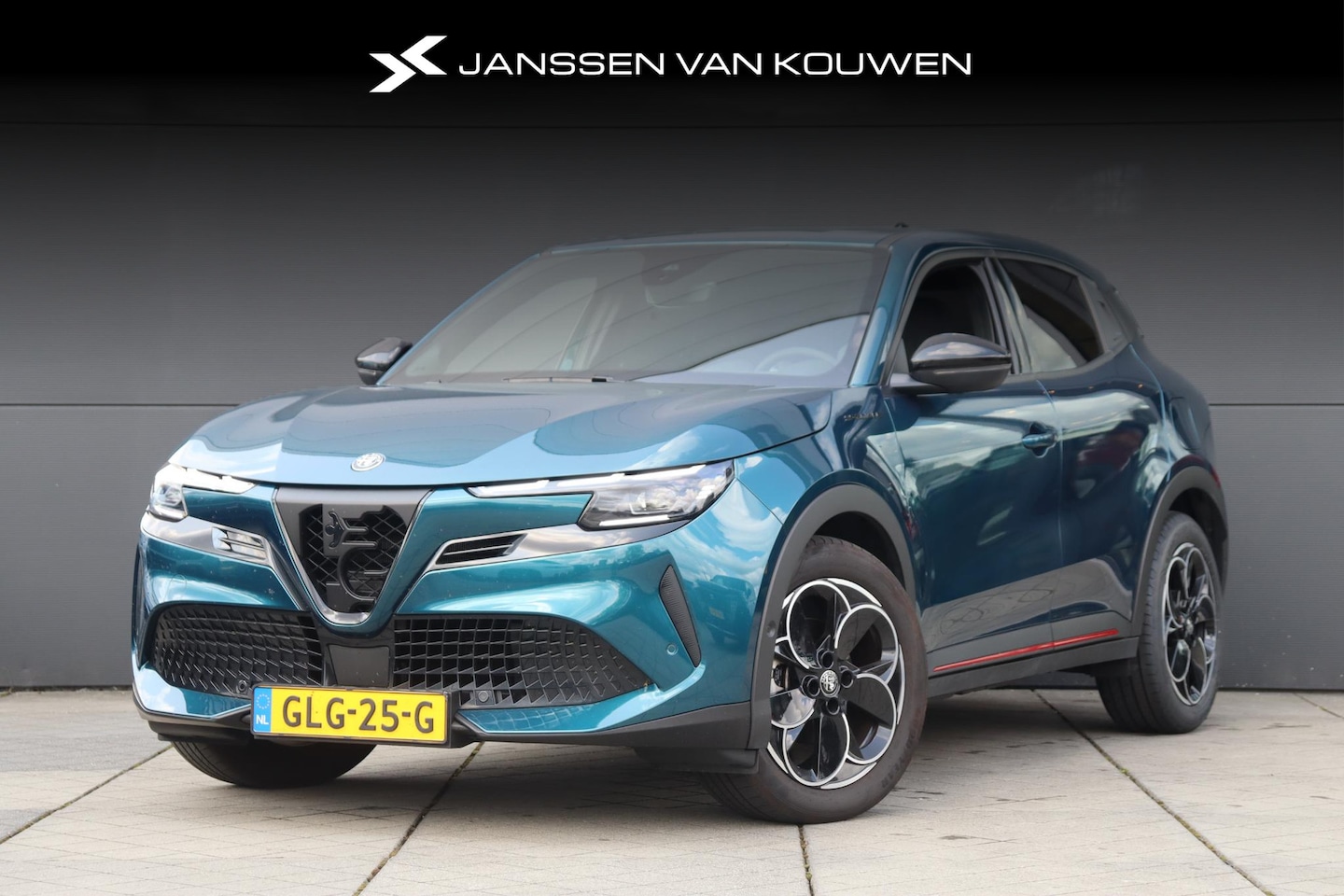 Alfa Romeo Junior - Elettrica Speciale 54 kWh / Navi / Camera - AutoWereld.nl